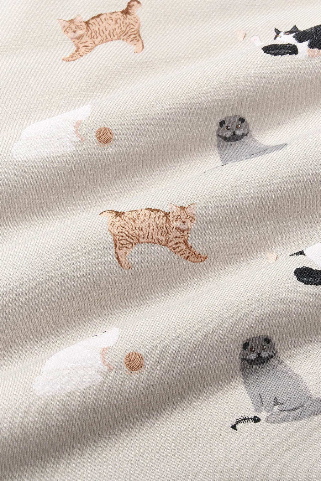 Women's Short Sleeve Pajama Set in Fluffy Cat