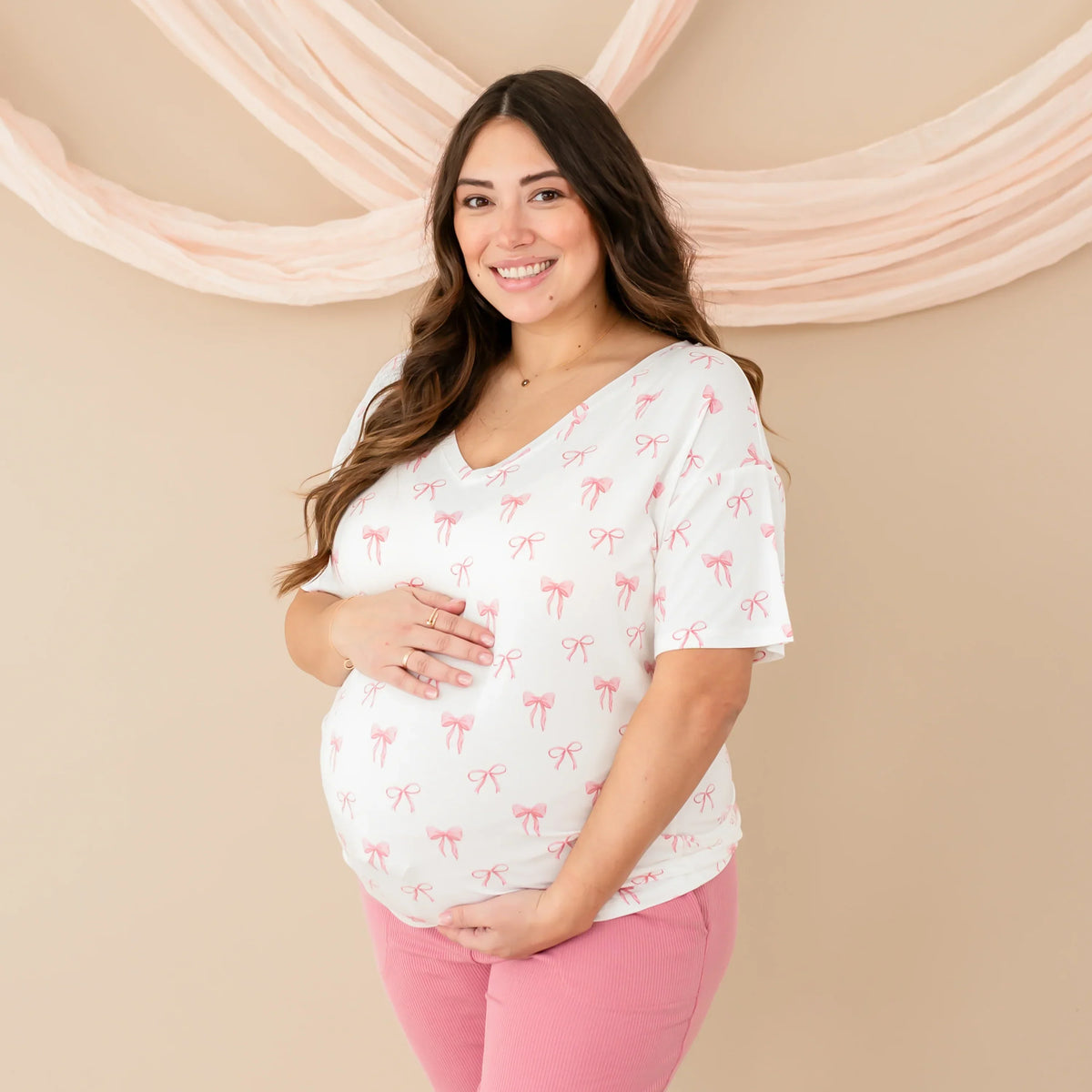 Women’s Relaxed Fit V-Neck in Bow Main image