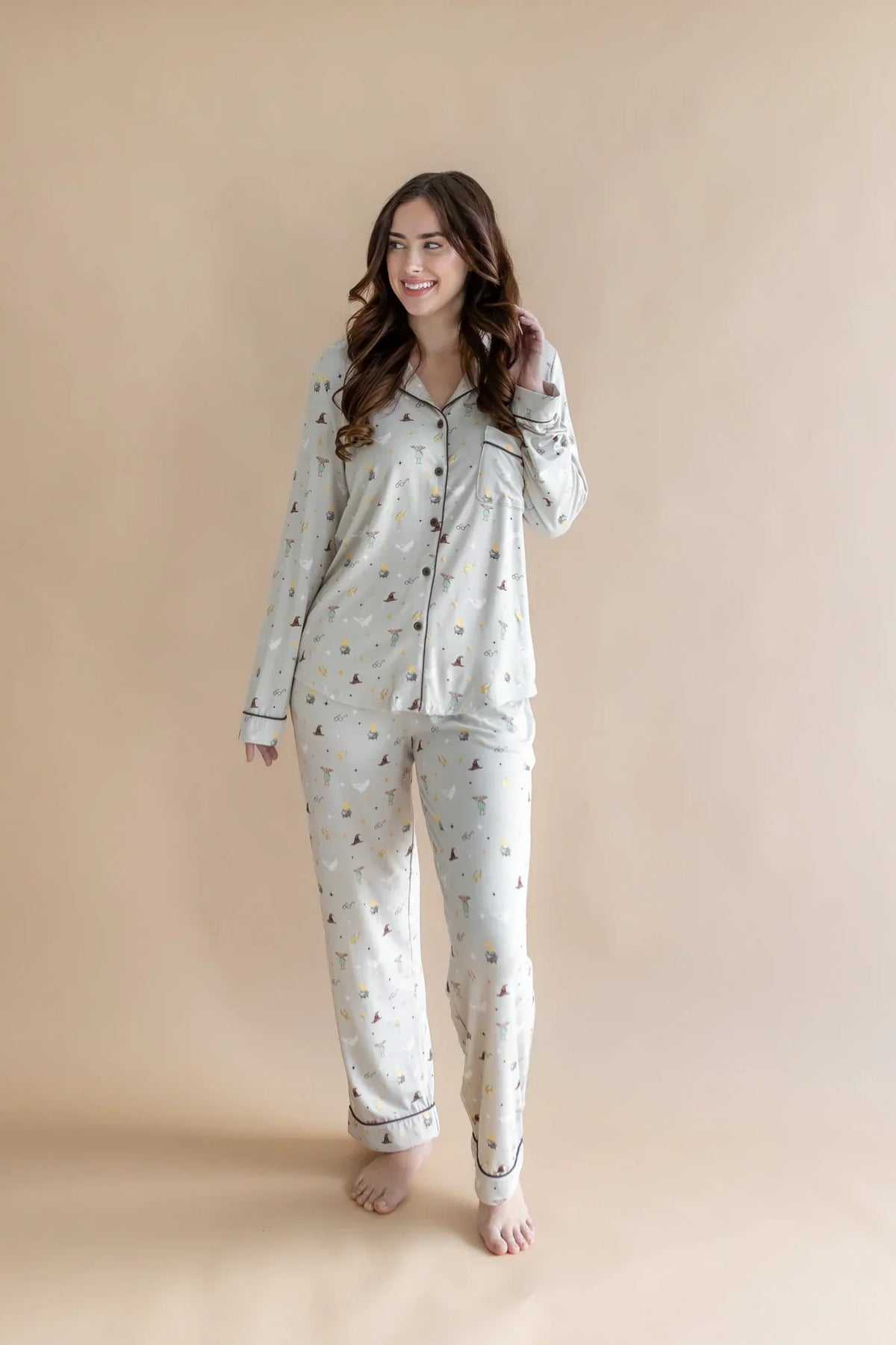 Long-Sleeved Women's Pajama Set in Starry Icon Main image