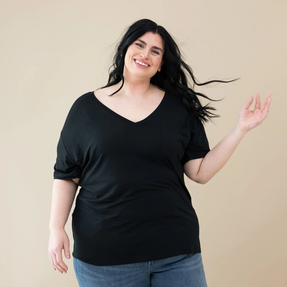 Women’s Relaxed Fit V-Neck in Midnight Main image