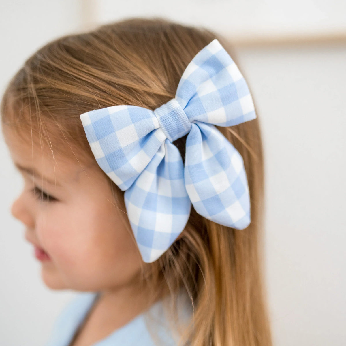 Medium Alligator Clip Bow in Gingham Breeze Main image