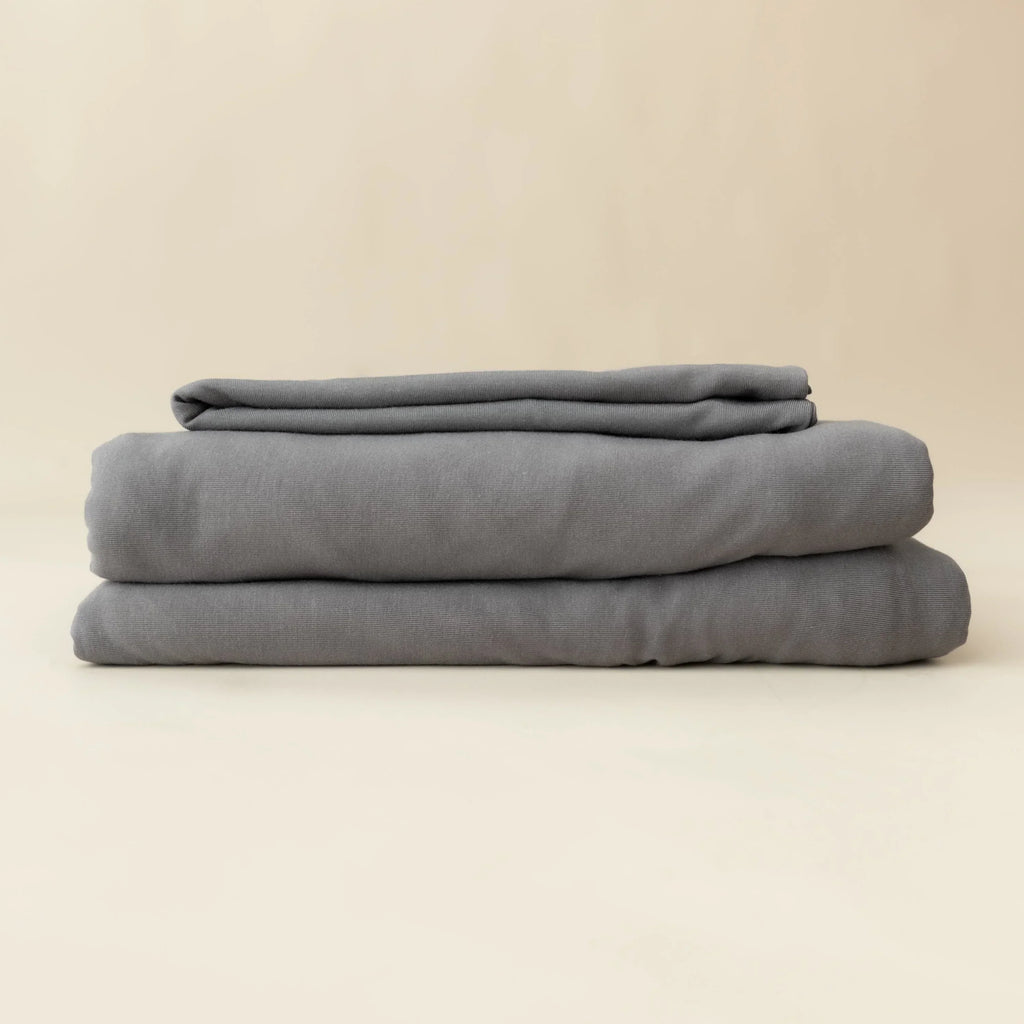 Fitted Sheet with Pillowcases in Charcoal