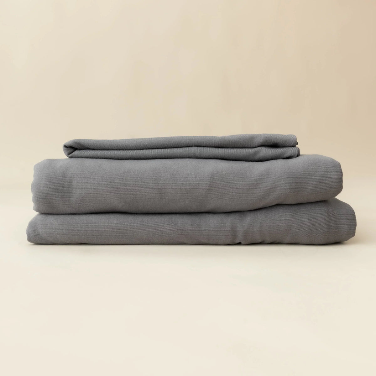 Fitted Sheet with Pillowcases in Charcoal Main image