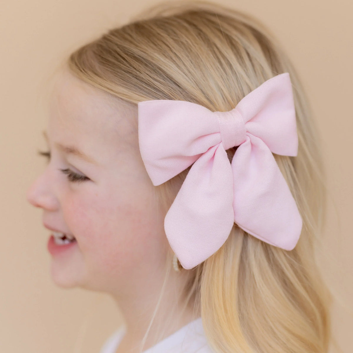 Medium Alligator Clip Bow in Sakura Main image