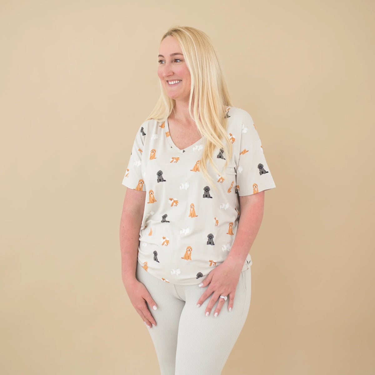 Women’s Relaxed Fit V-Neck in Fluffy Dog Main image