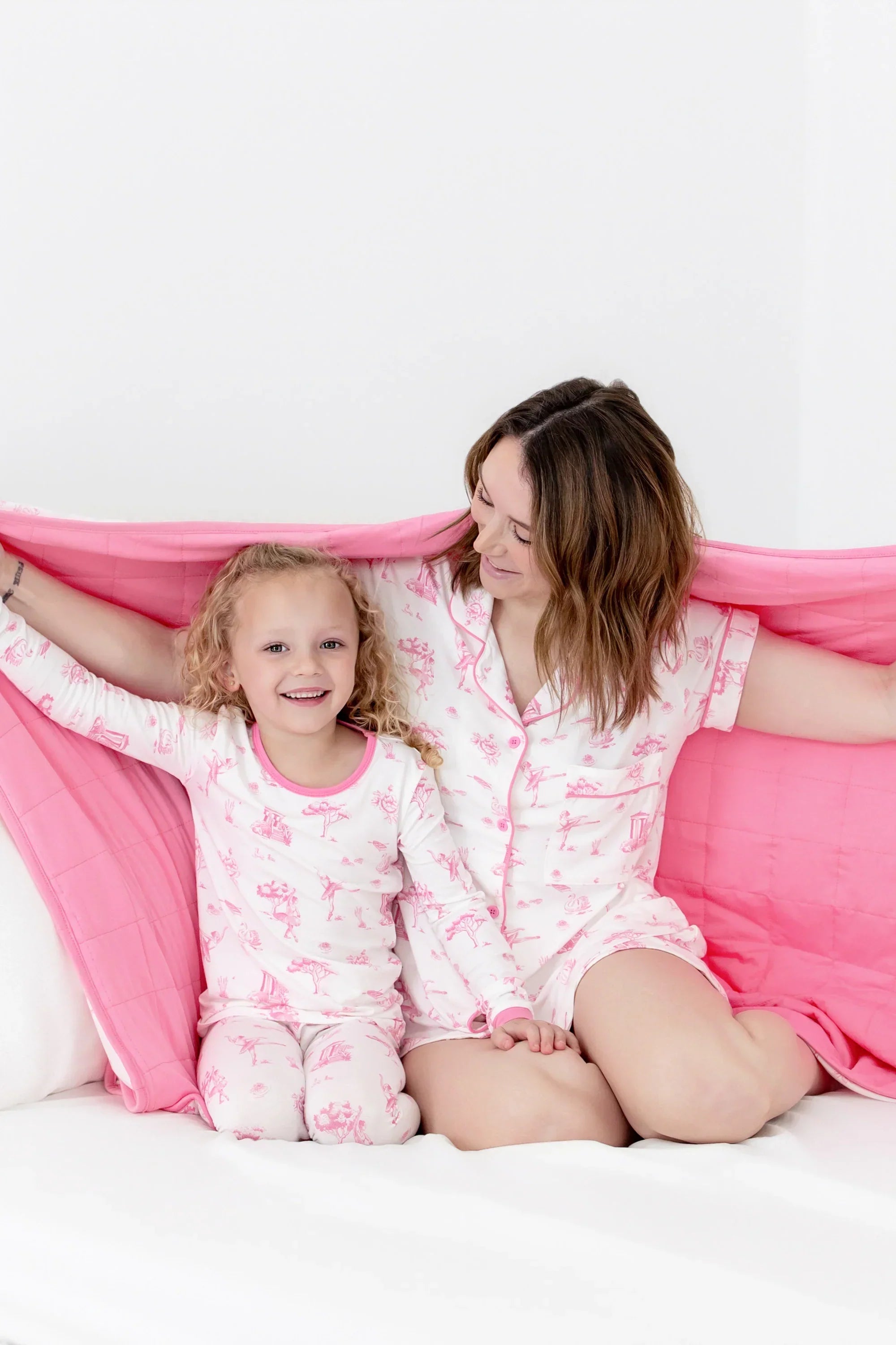 Women's Short Sleeve Pajama Set in Toile Ballet Secondary image