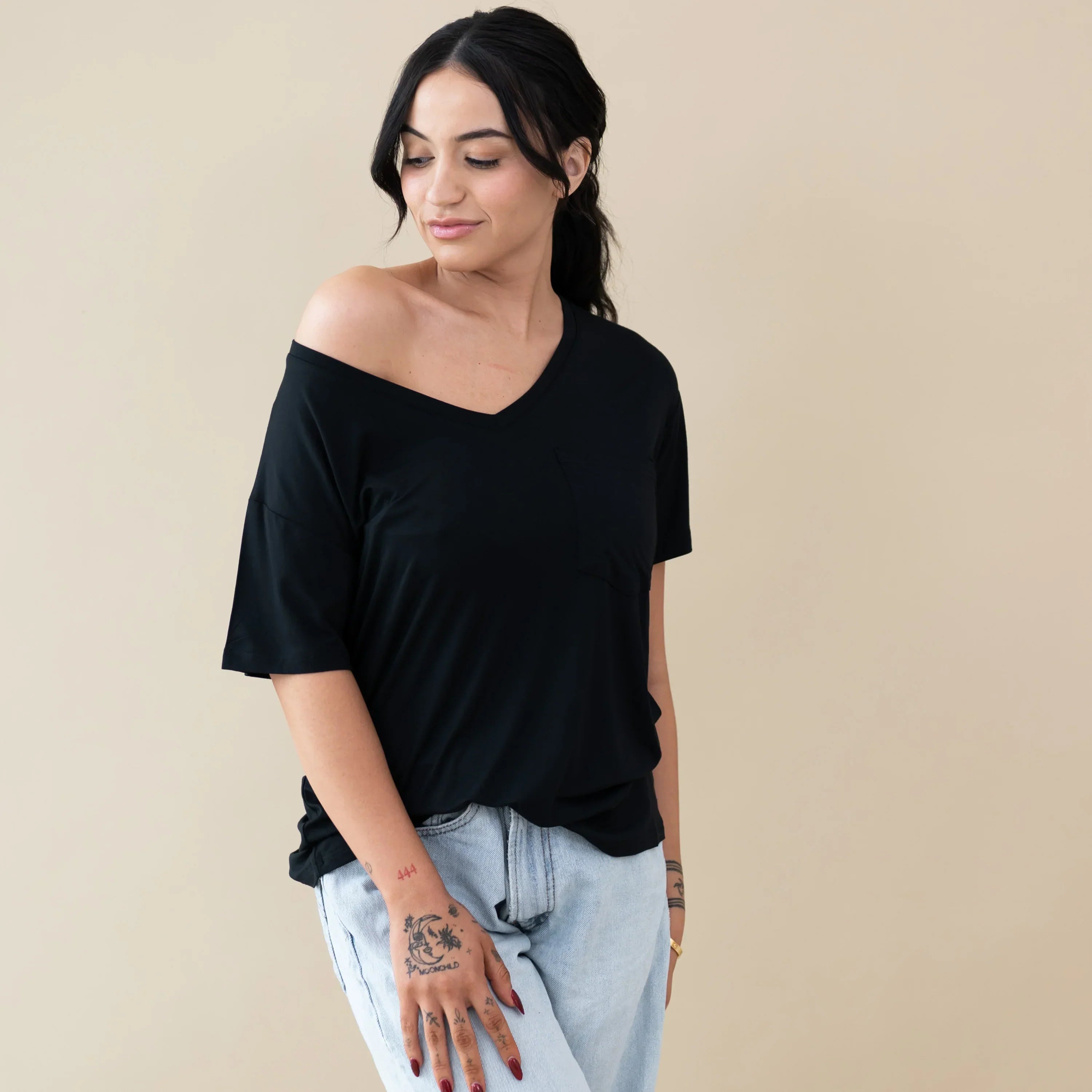 Women’s Relaxed Fit V-Neck in Midnight Secondary image