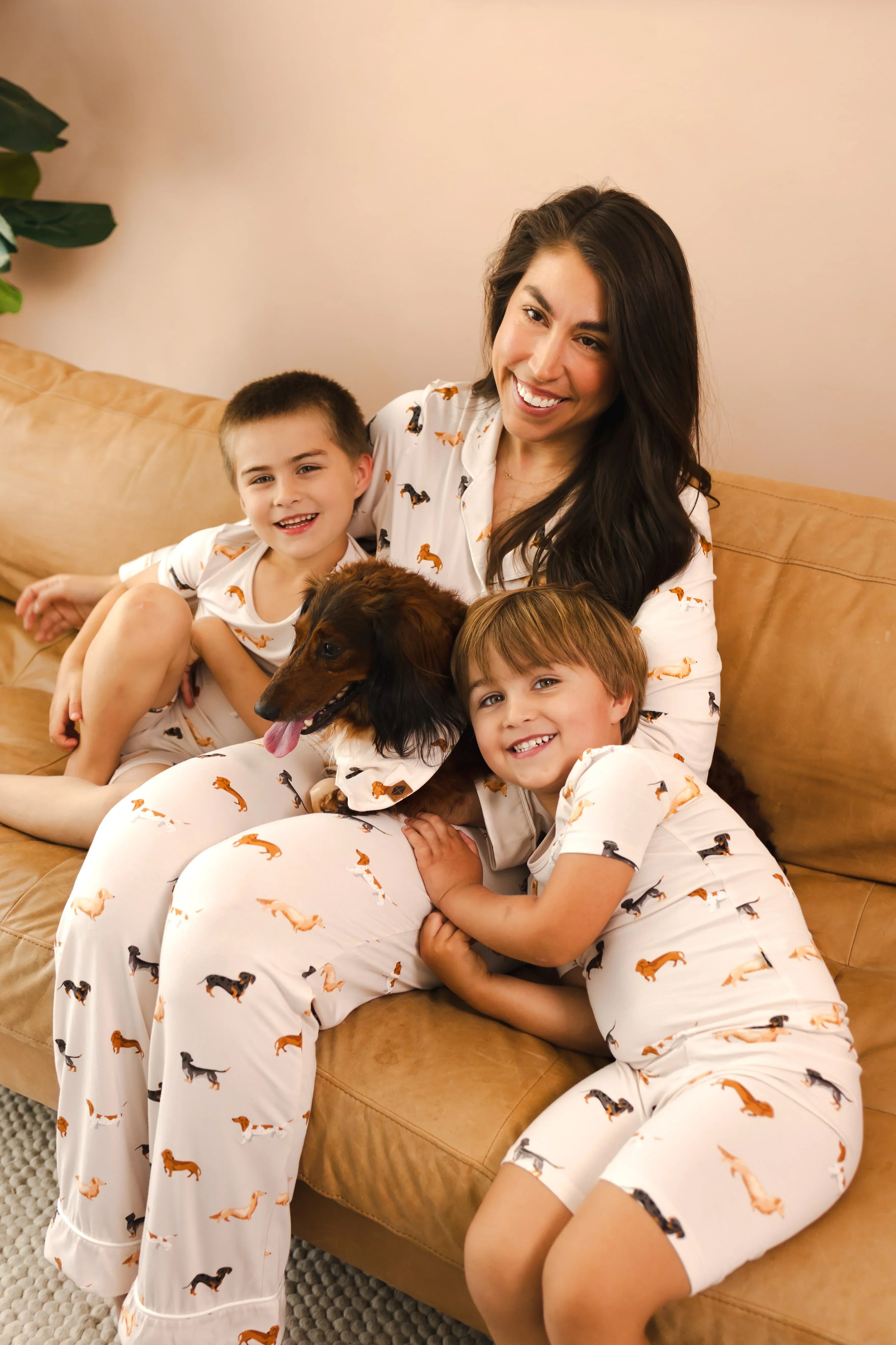 Long-Sleeved Women's Pajama Set in Dachshund Secondary image
