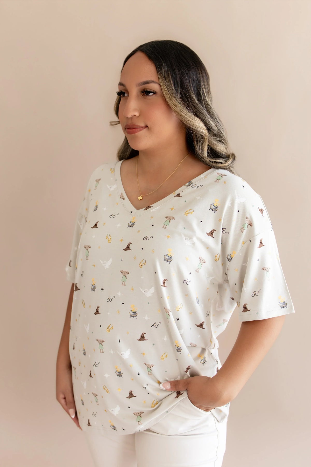Women's Relaxed Fit V-Neck in Starry Icon Main image