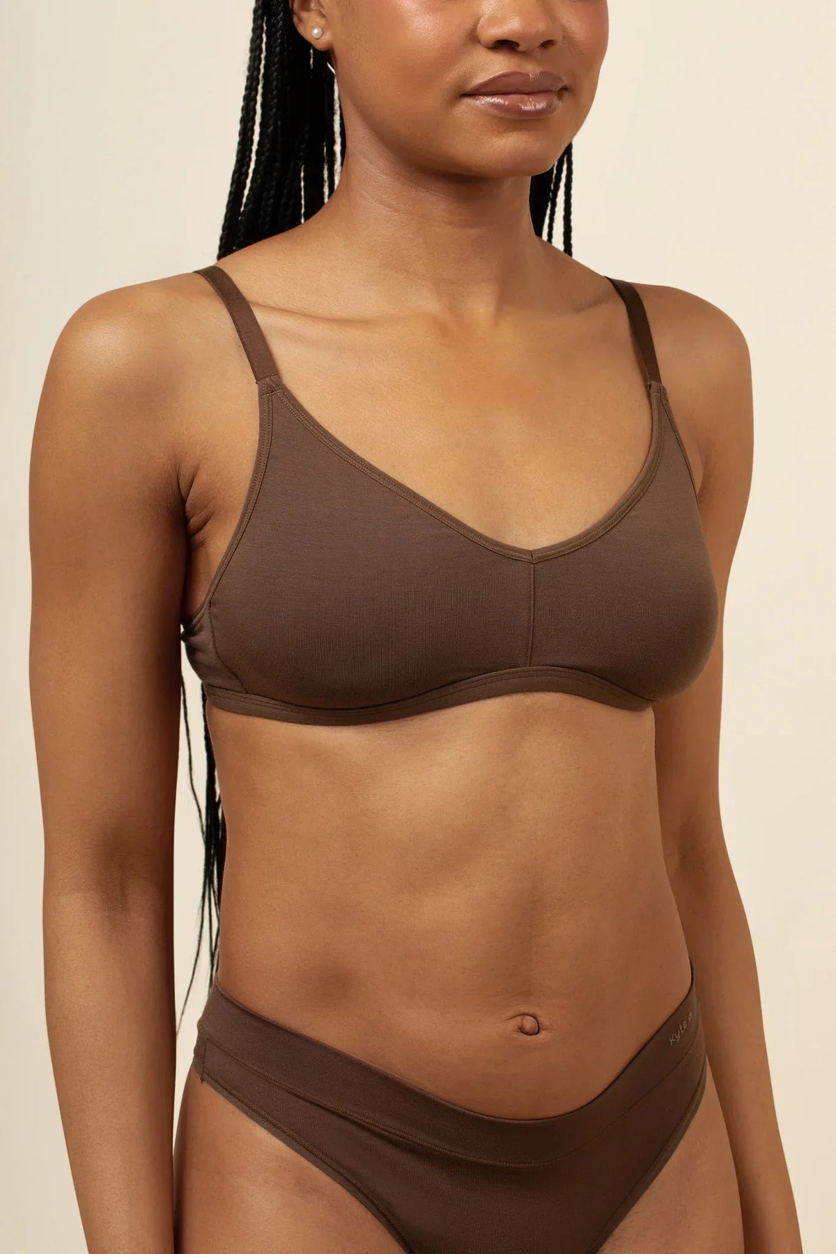 Women's V-Neck Bra in Toffee Main image