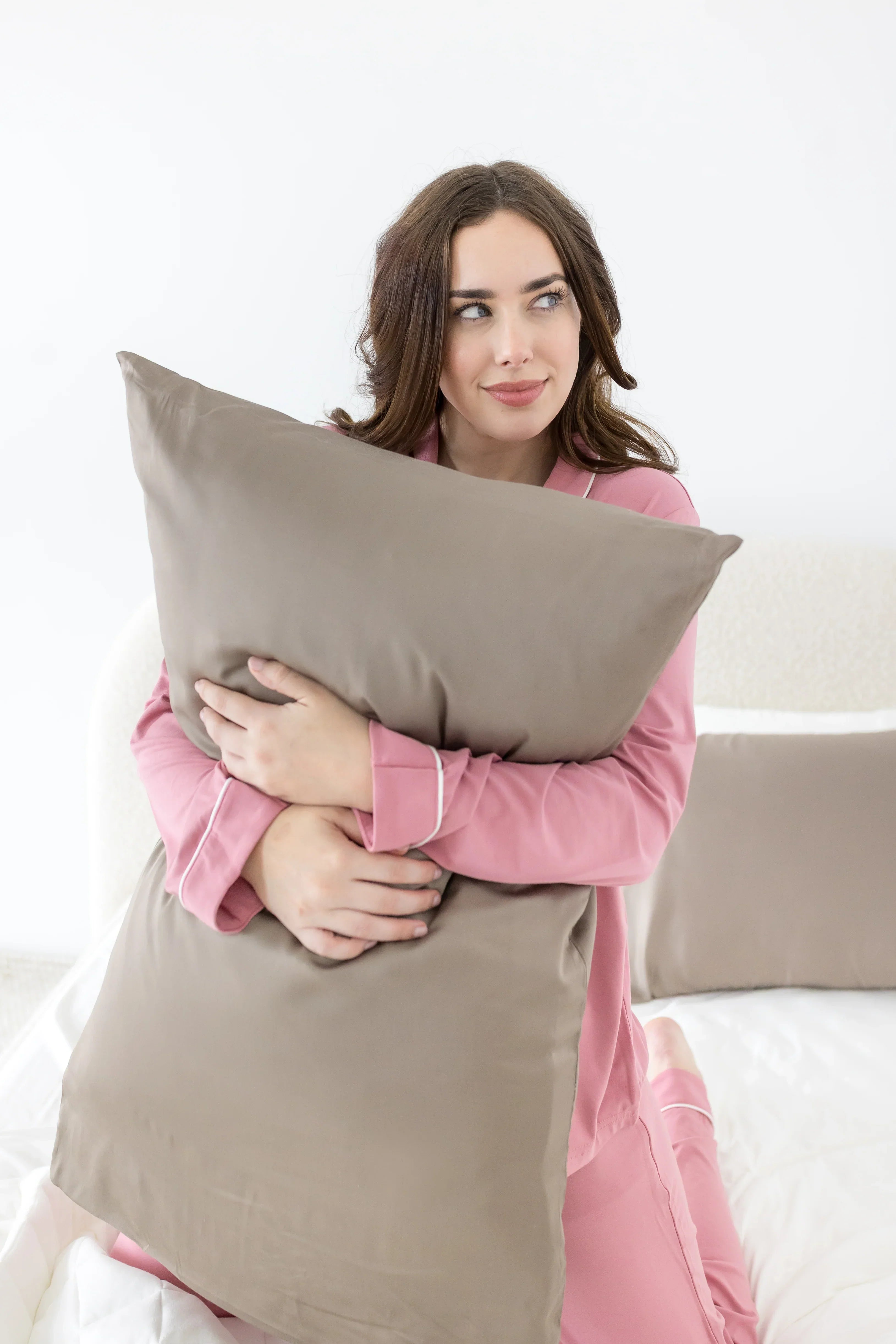 Bamboo Sateen Pillowcase Set in Truffle Secondary image