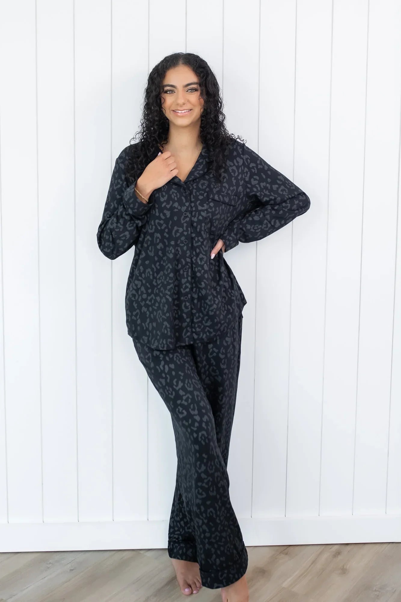 Long-Sleeved Women's Pajama Set in Midnight Leopard Secondary image