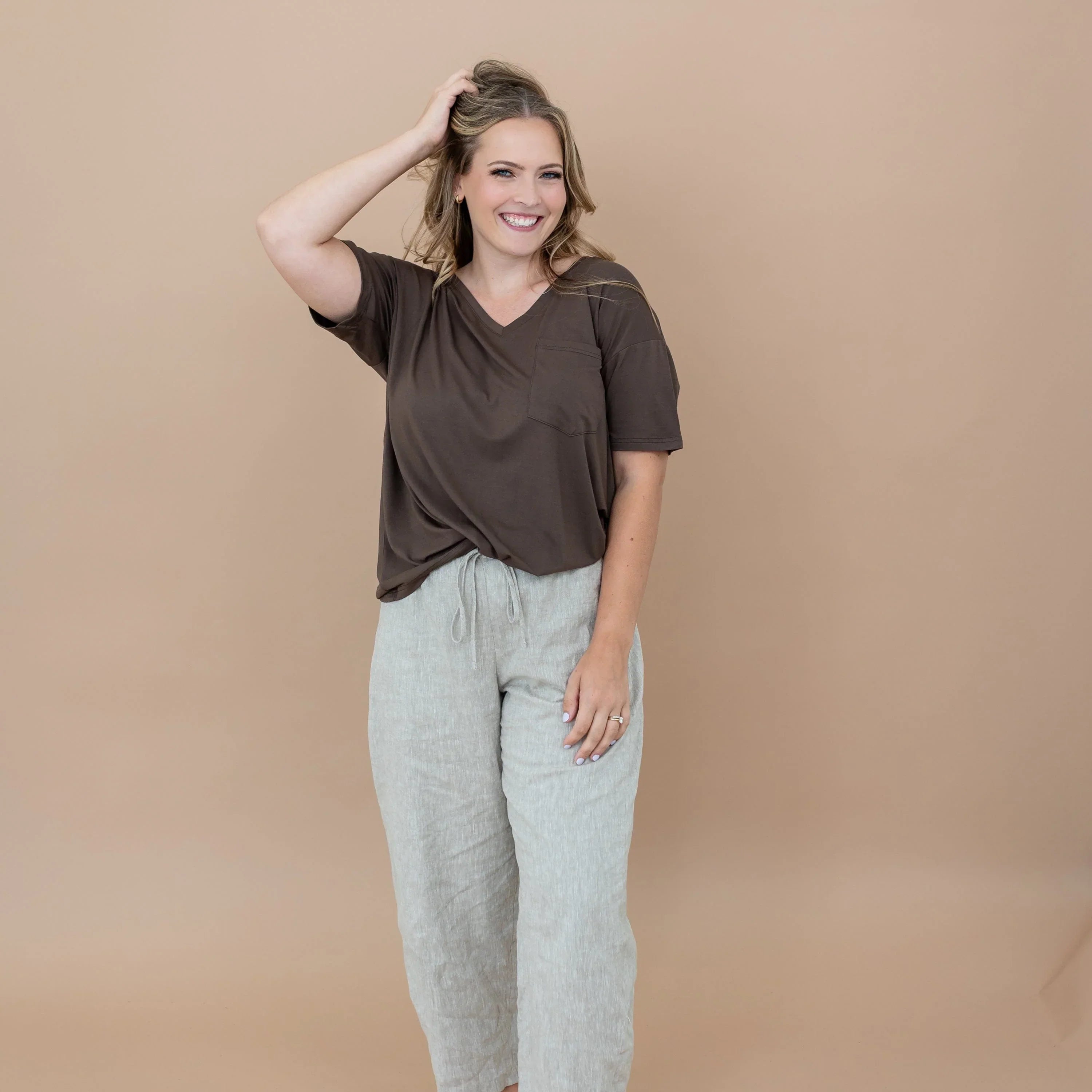 Women’s Relaxed Fit V-Neck in Espresso Secondary image