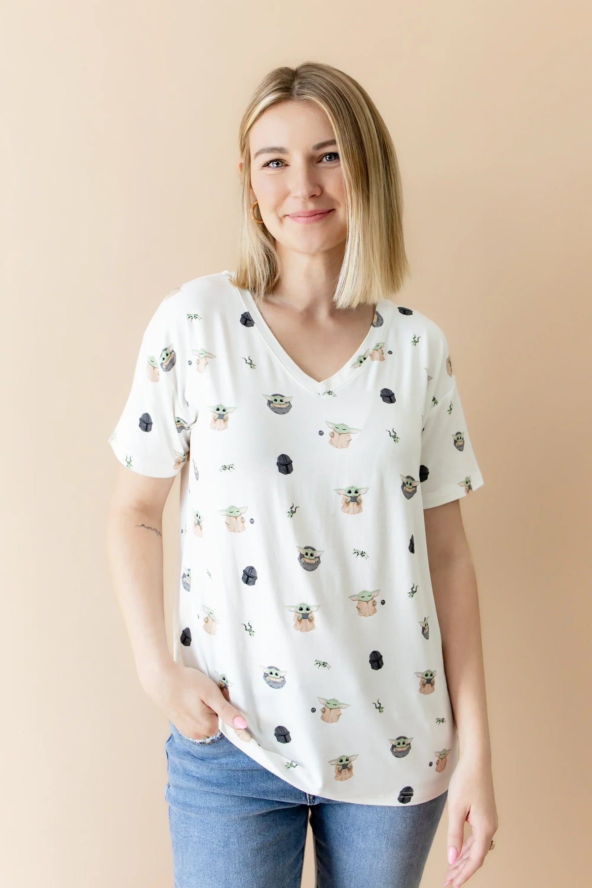 Women's Relaxed Fit V-Neck in Grogu™ Main image