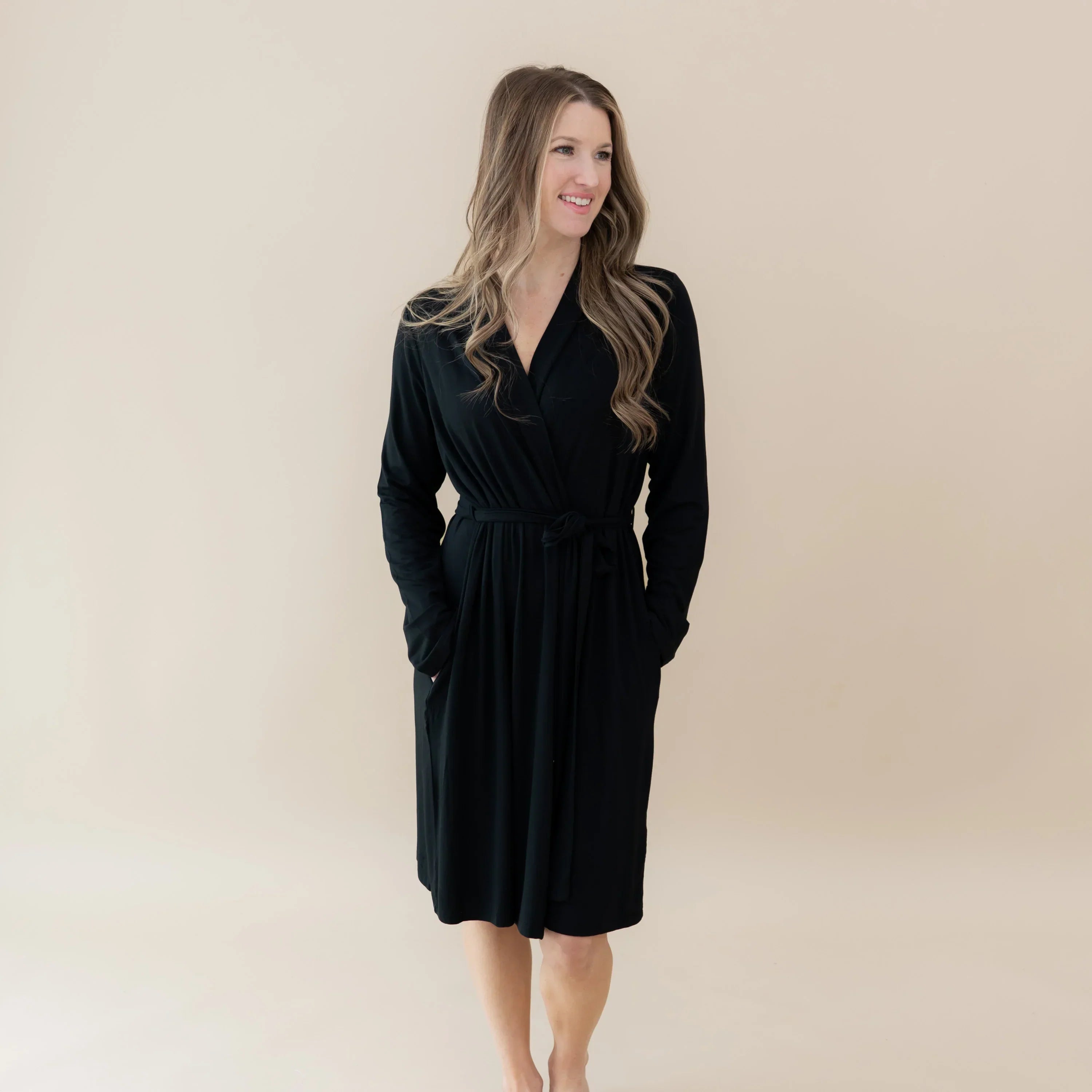 Women’s Lounge Robe in Midnight Secondary image
