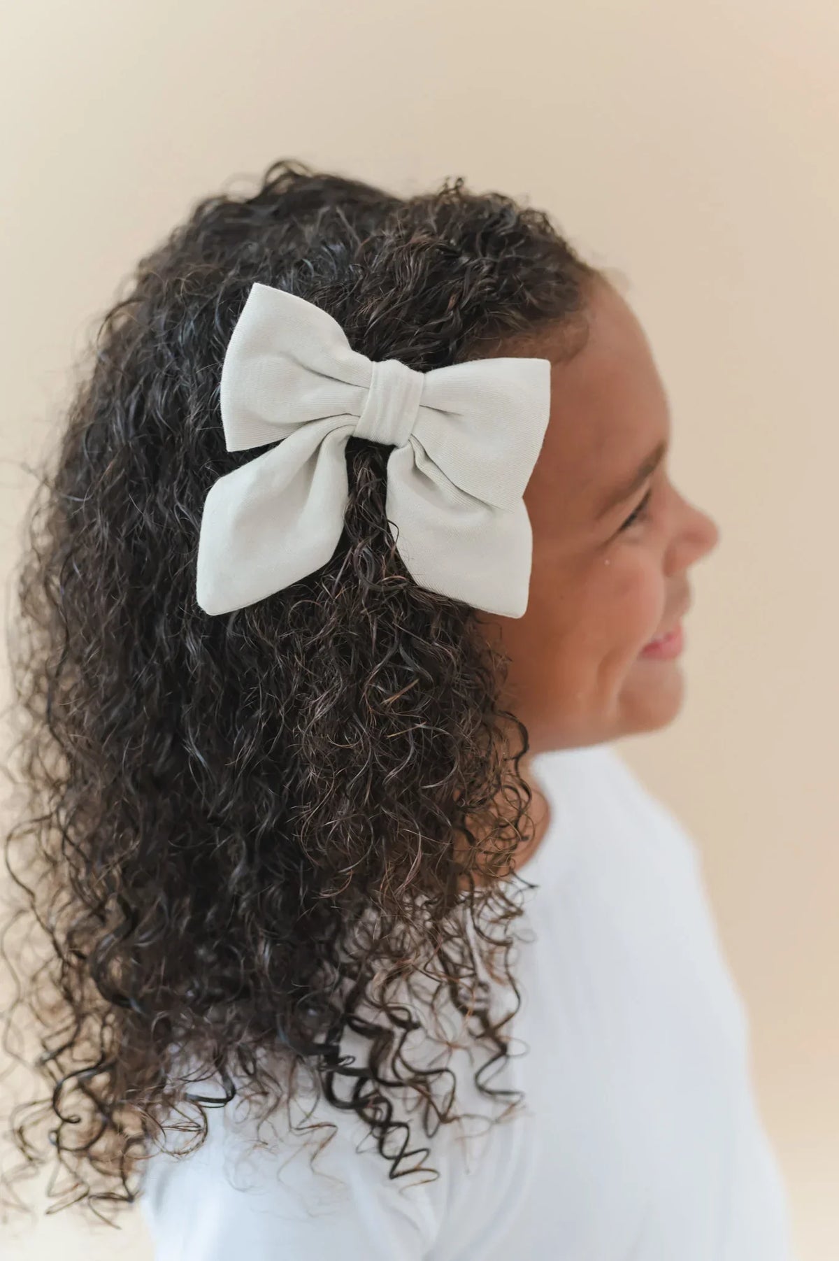 Large Alligator Clip Bow in Oat Main image