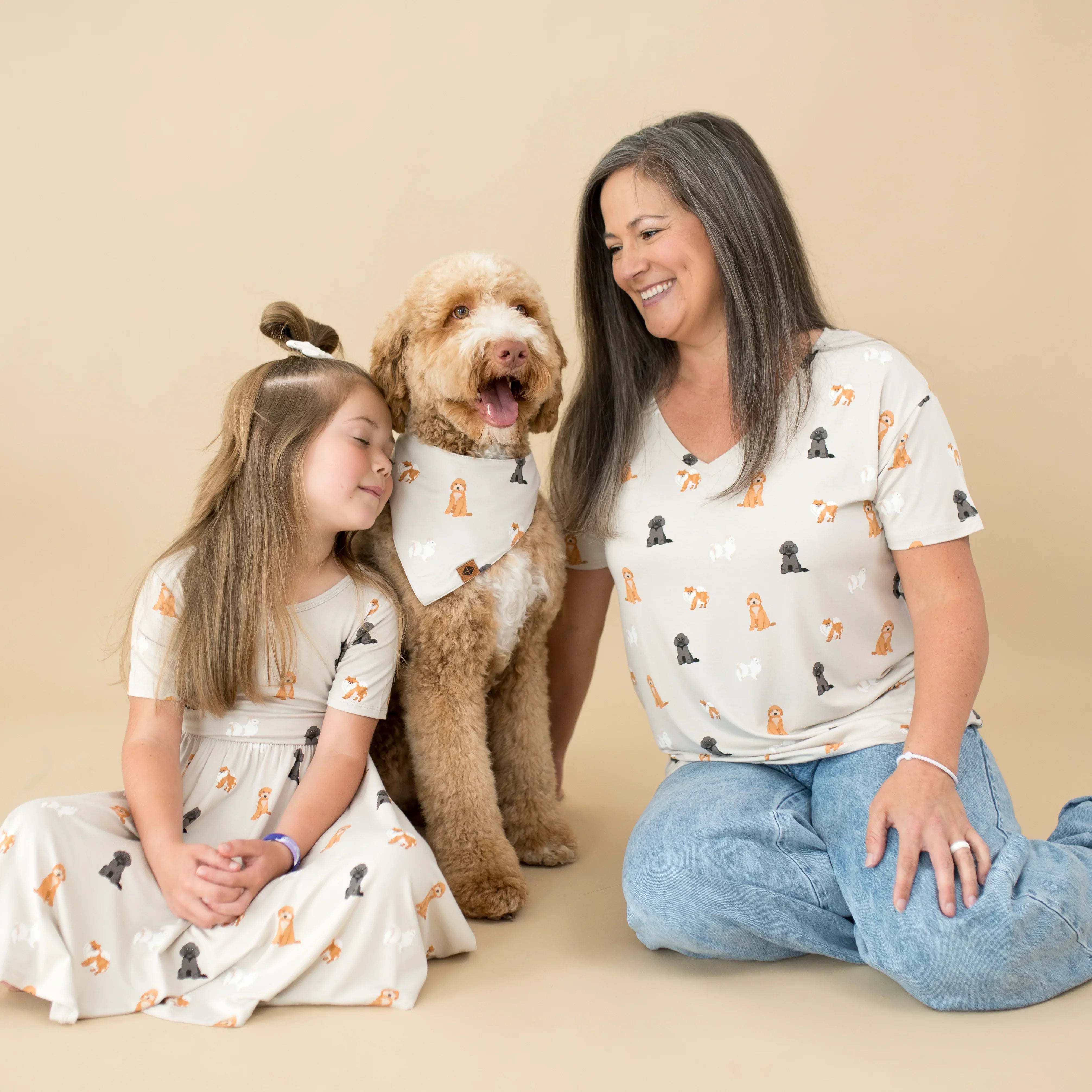Women’s Relaxed Fit V-Neck in Fluffy Dog Secondary image