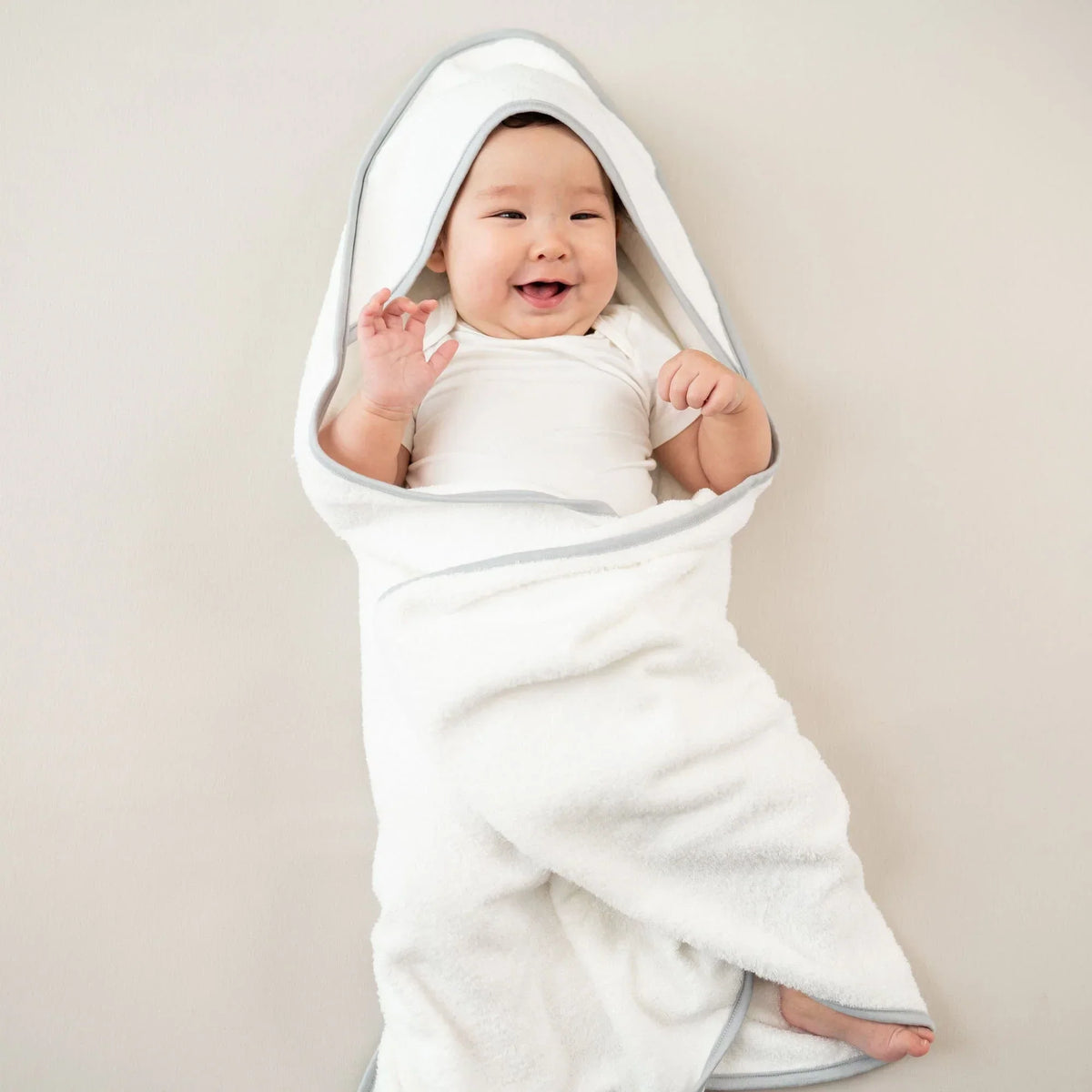 Hooded Bath Towel in Cloud with Storm Trim Main image
