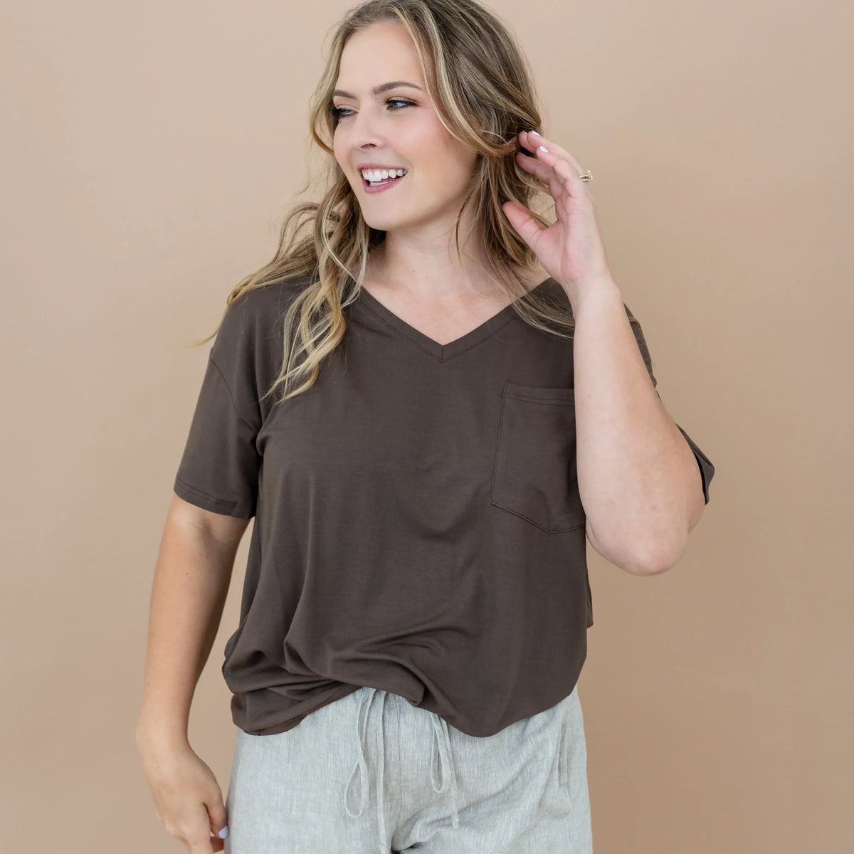 Women’s Relaxed Fit V-Neck in Espresso Main image
