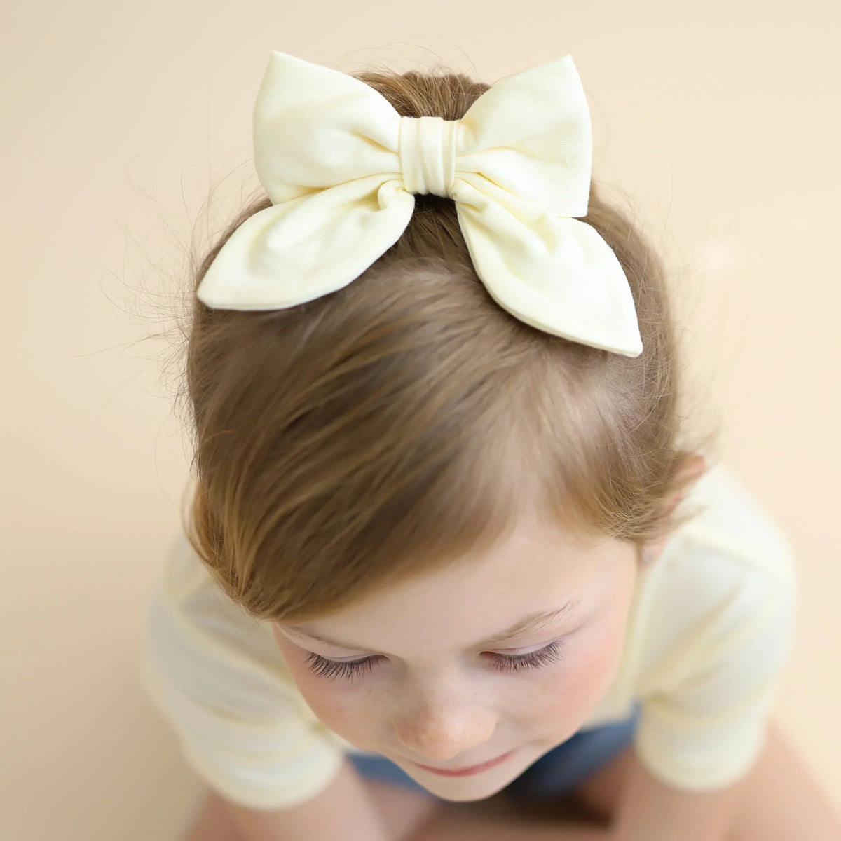 Medium Alligator Clip Bow in Chamomile Main image