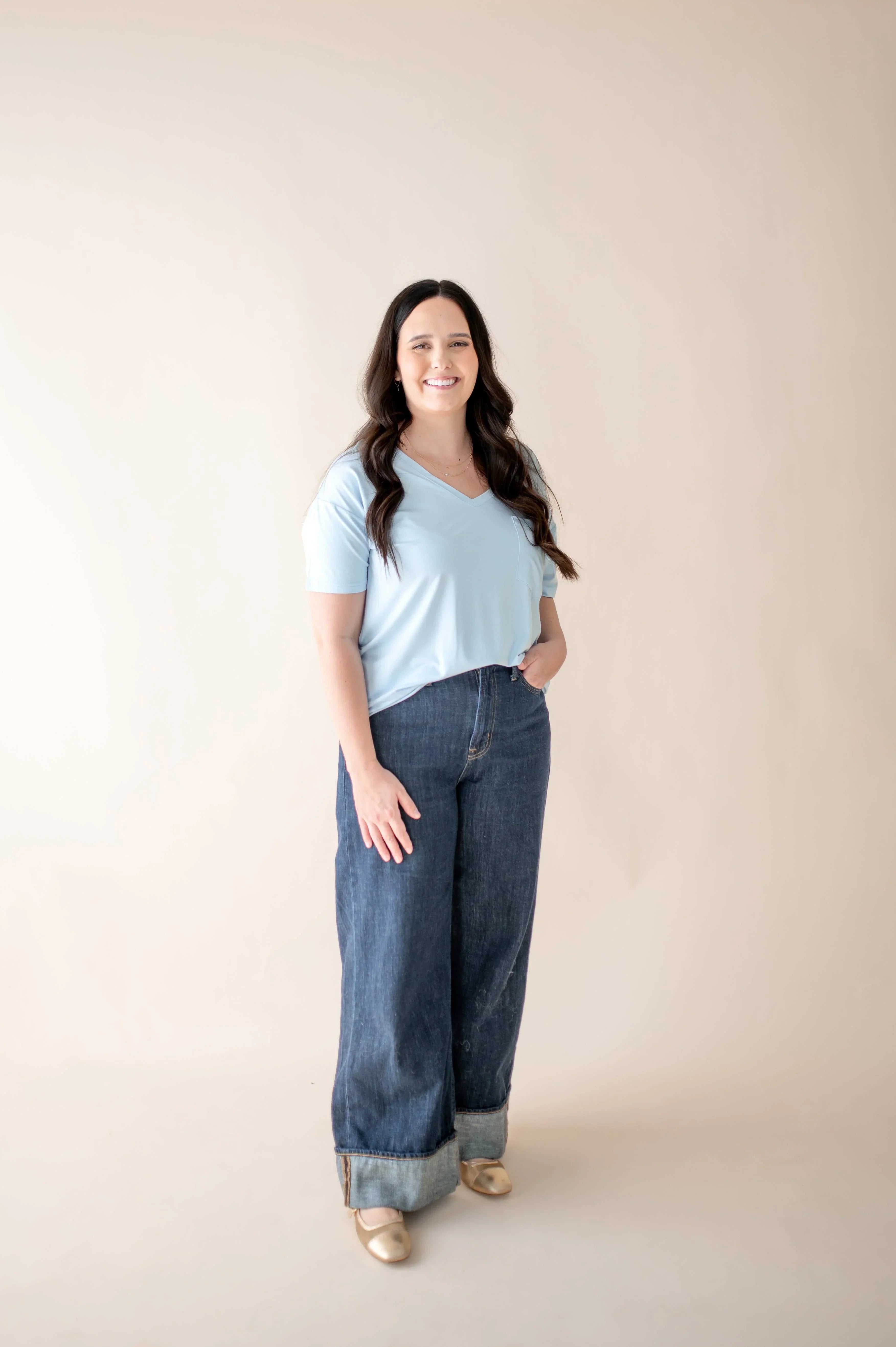 Women's Relaxed Fit V-Neck in Breeze Secondary image