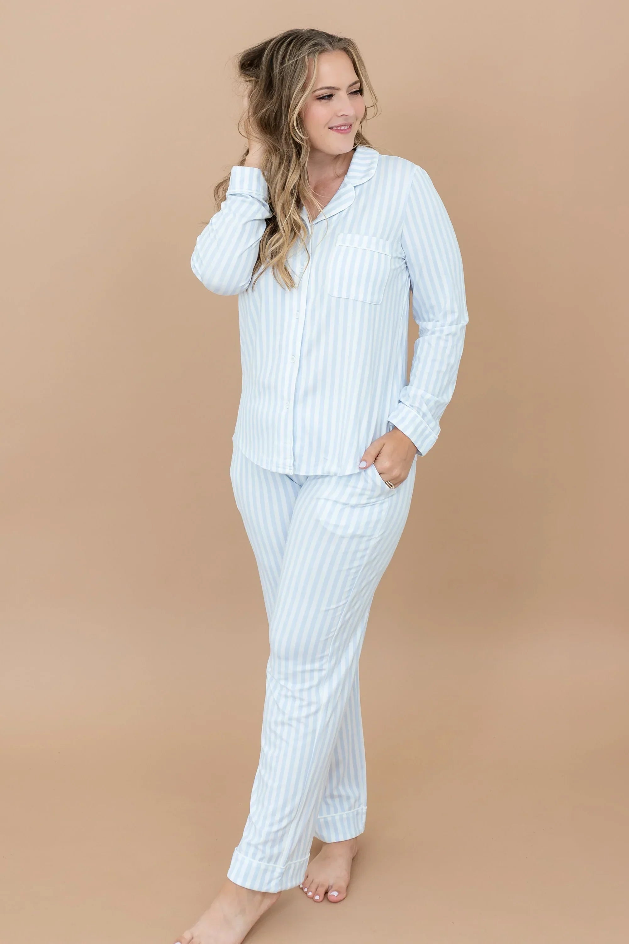 Long-Sleeved Women's Pajama Set in Small Mist Stripe with Cloud Trim Secondary image
