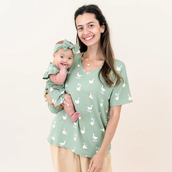 Women's Relaxed Fit V-Neck in Silly Goose