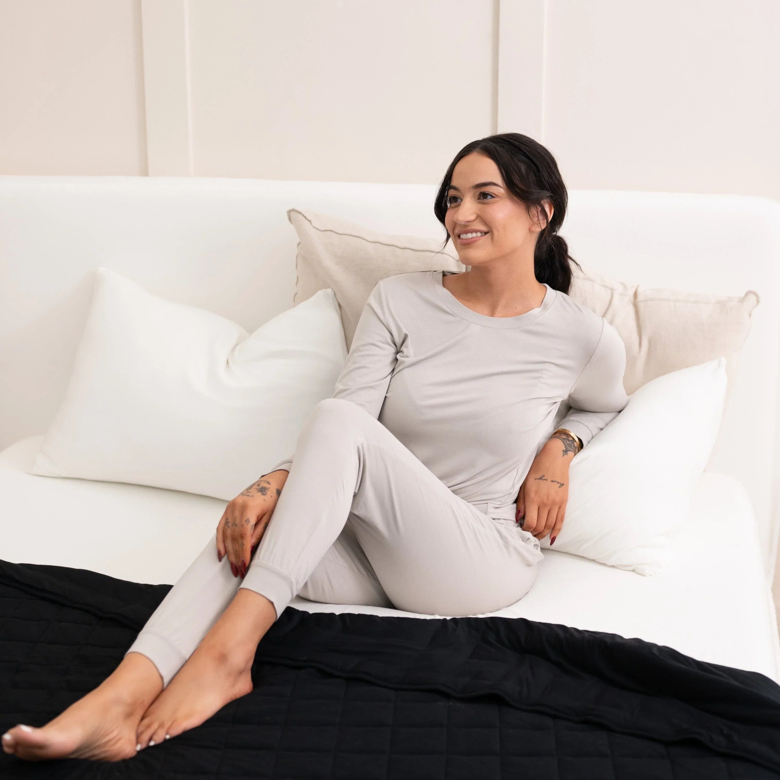 Adult Quilted Blanket in Midnight 1.0 Secondary image