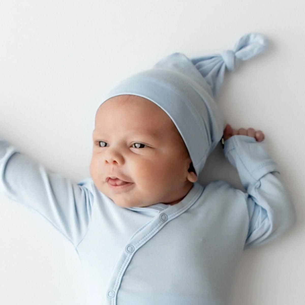 Knotted Cap in Breeze Main image