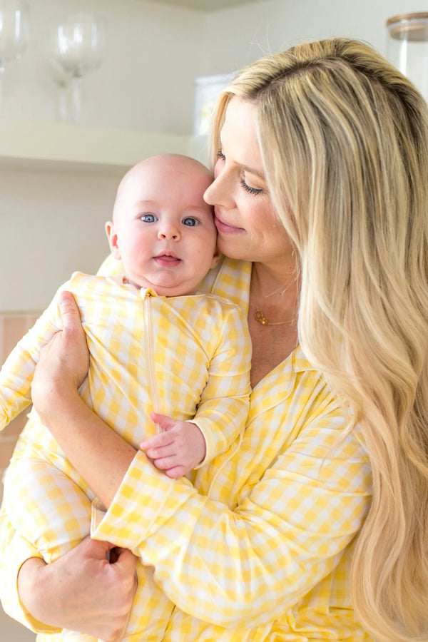 Long-Sleeved Women's Pajama Set in Gingham Chamomile