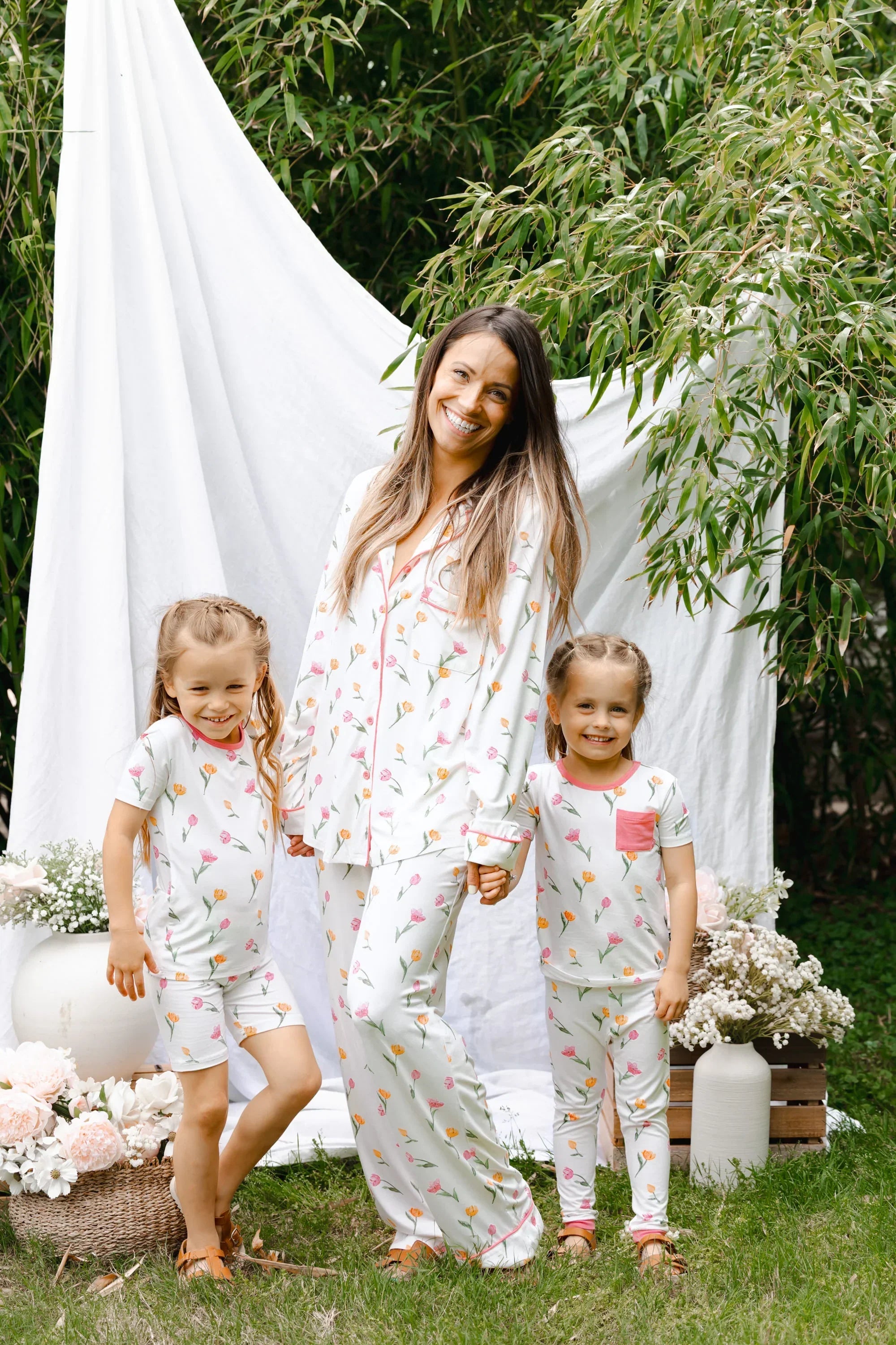 Long-Sleeved Women's Pajama Set in Tulip Secondary image
