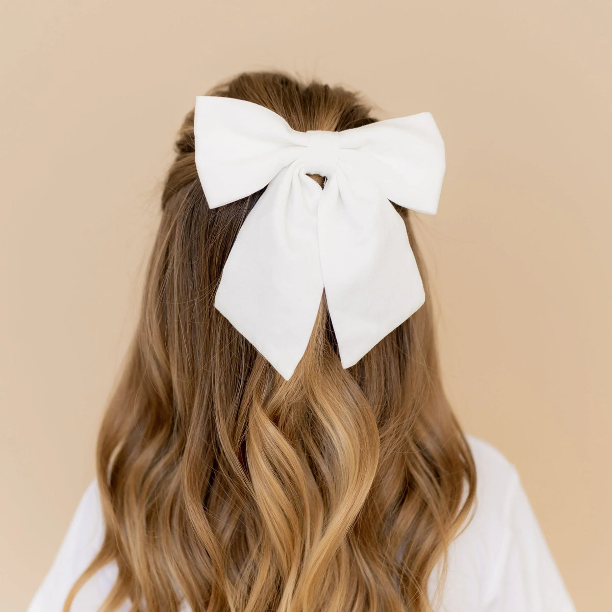 Large Alligator Clip Bow in Cloud Main image