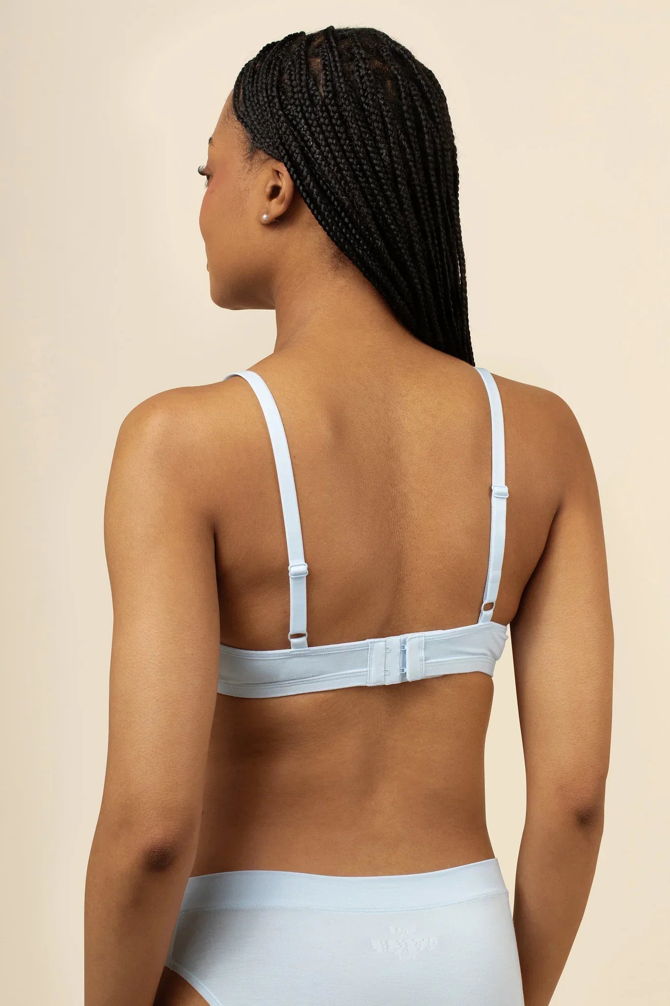 Women's V-Neck Bra in Breeze Secondary image