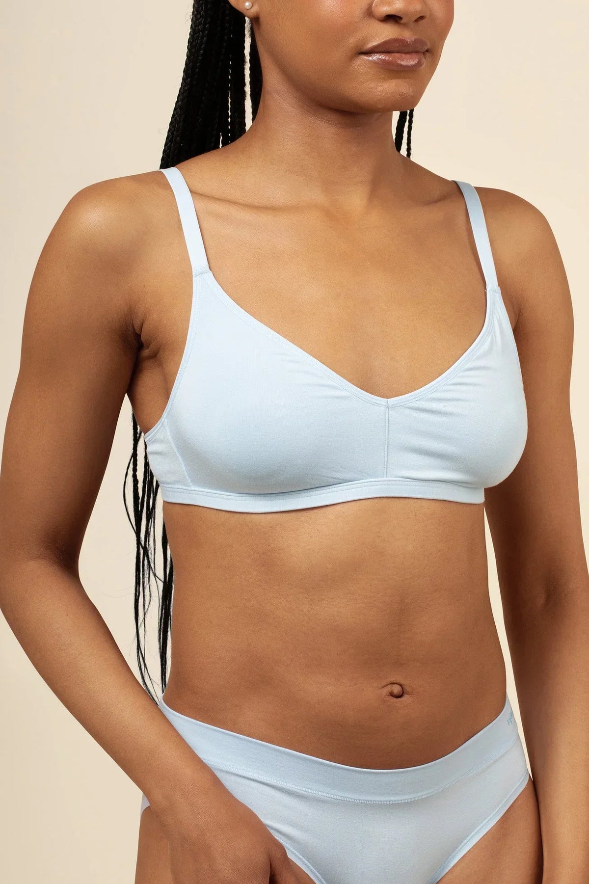 Women's V-Neck Bra in Breeze Main image