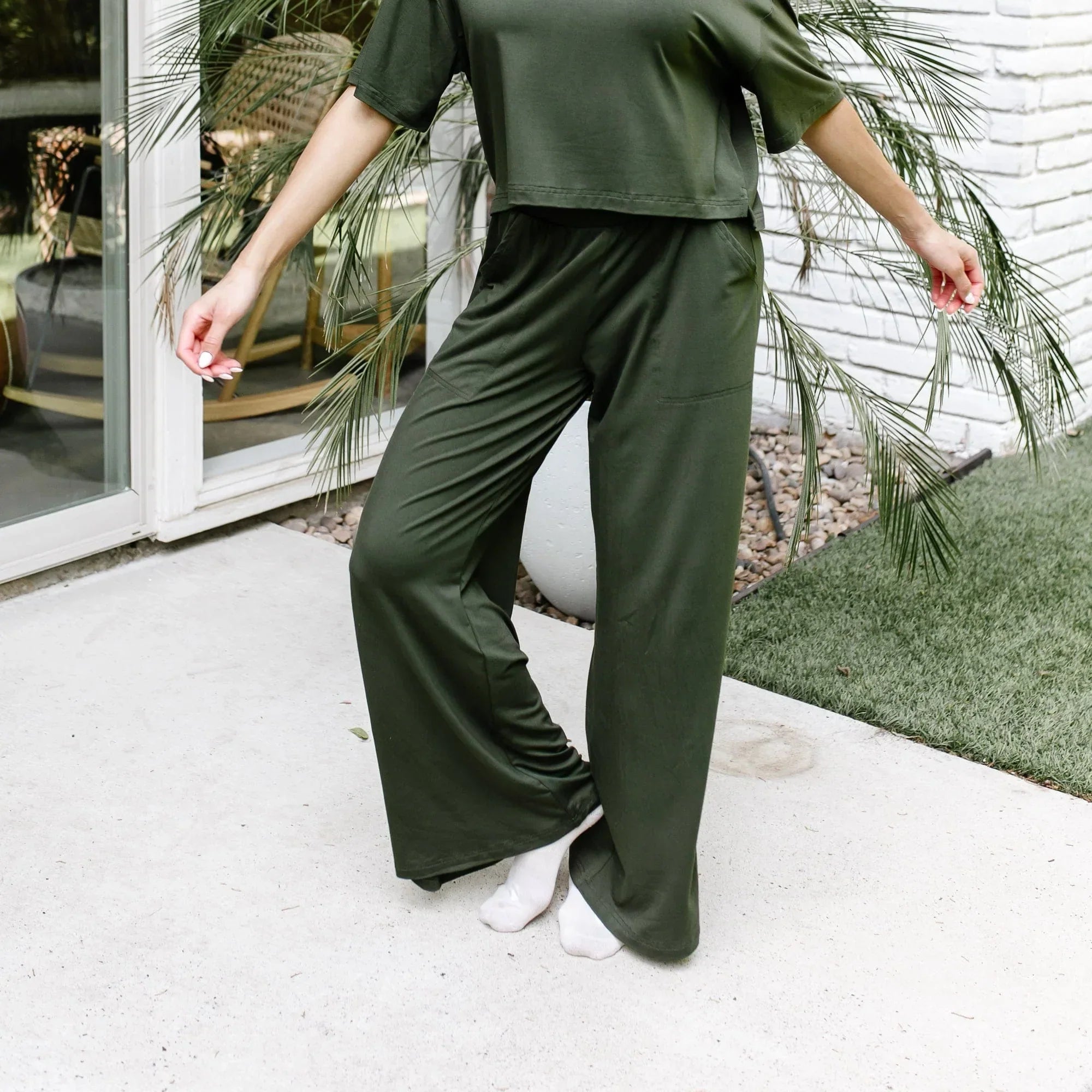 Women's Wide Leg Pant in Fir Secondary image