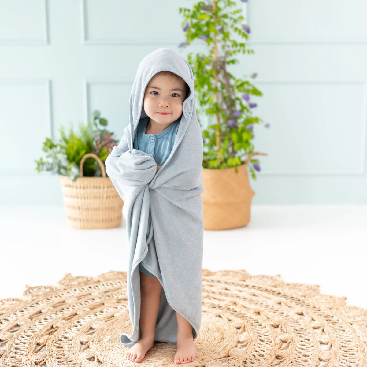 Hooded Bath Towel in Fog Main image